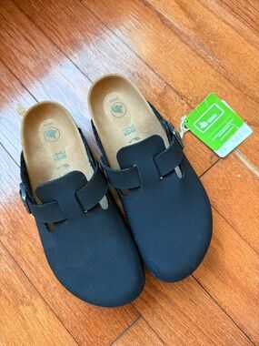 Birkenstock Vegan Boston Clogs in Black